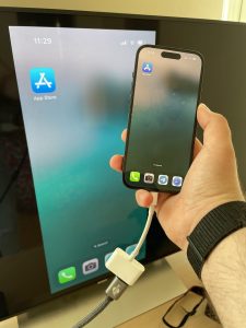 Connecting iPhone to TV using an HDMI adapter