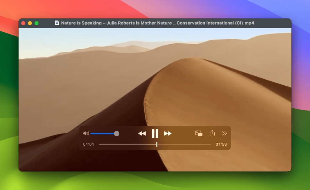 The QuickTime Player's interface is demonstrated